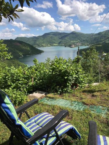 Cottage Rifugio al Lago Turano fra i monti gîte à louer Ascrea