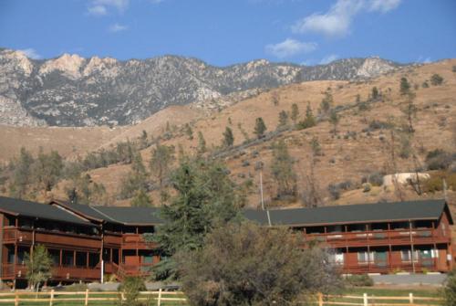 Corral Creek Lodge - 출입구