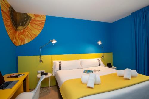 Double Room image 10