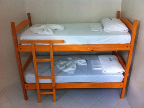 2 twin beds