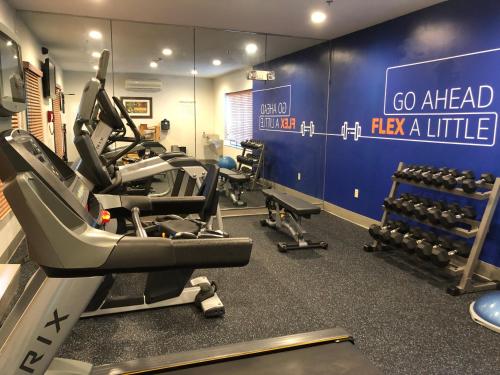 Holiday Inn Express & Suites Donegal, an IHG Hotel in Donegal, USA