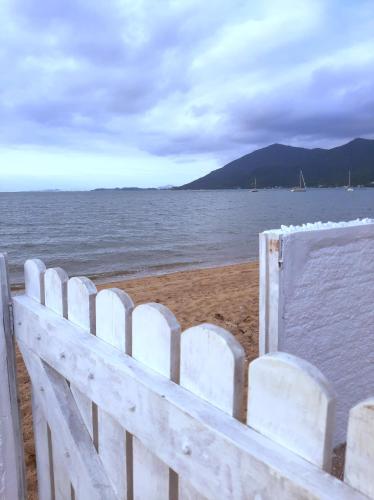 Casa na praia em frente ao mar