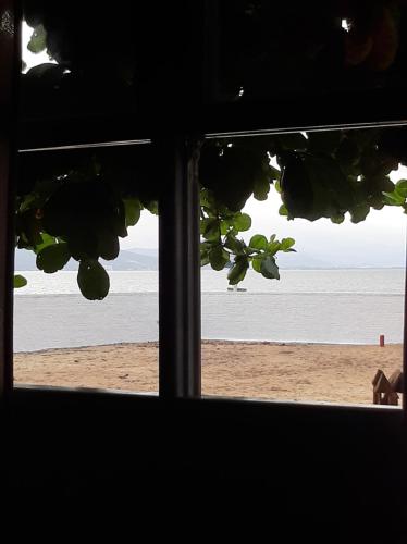 Casa na praia em frente ao mar in 里貝朗達伊利亞