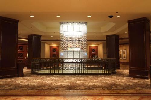 ล็อบบี้, เดอะ ยอร์ควิลล์ รอยัล โซเนสต้า โฮเทล โตรอนโต (The Yorkville Royal Sonesta Hotel Toronto) near คาซา โลมา