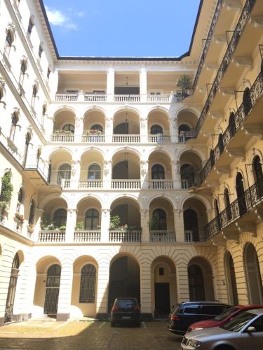 City Centre Loft Next to Synagogue 2