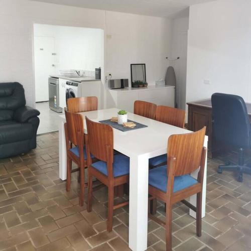 Iekārtas, Hidden Gem Accommodation in White Cliffs