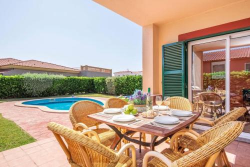  Villa Sea Garden in Cala en Forcat