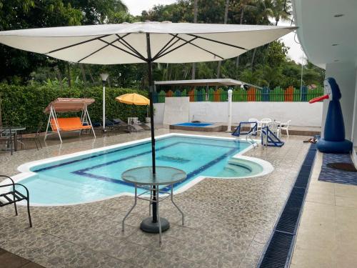 Swimming pool, SUPER CASA CLUB CONDOMINIO EL PENON GIRARDOT in Girardot
