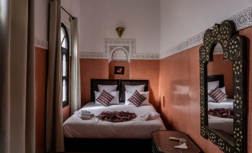 1 double bed, 1 twin bed