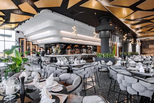 Restaurant, Hotel Mirror in Petrovec