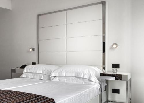 2 twin beds
