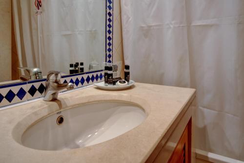 VIP Executive Eden Aparthotel - image 14