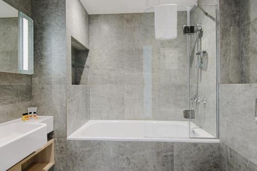 Апарт-отель YE’S Marata - image 4