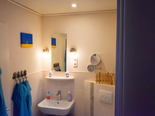 Two-Bedroom House image 5