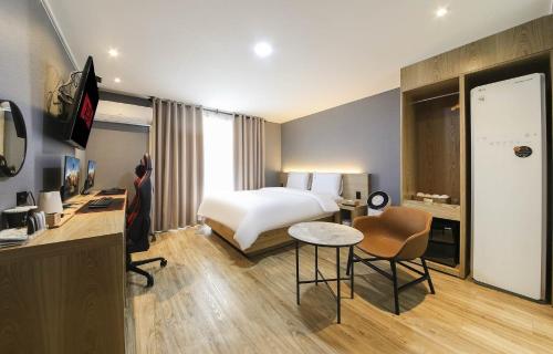 room detail thumbnail 1