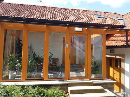 Вхід, Adliapartmán 2020 (Adliapartman 2020) in Йіндржіхув Градец