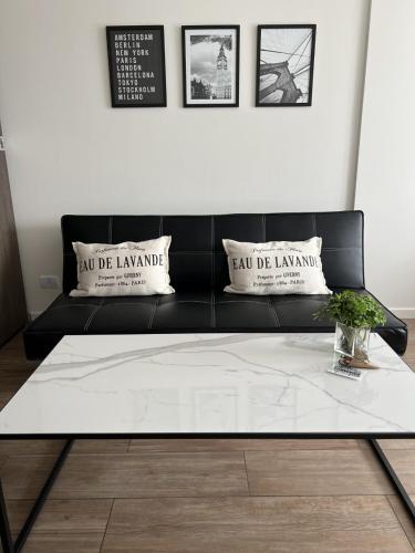 One-Bedroom Apartment image 4