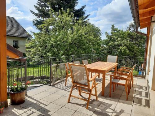 Балкон, Adliapartmán 2020 (Adliapartman 2020) in Йіндржіхув Градец