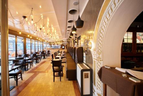 ห้องอาหาร, แอตลาส โพสต์โฮเทล (Atlas Posthotel) in การ์มิช-พาร์เทนเคียร์เชน