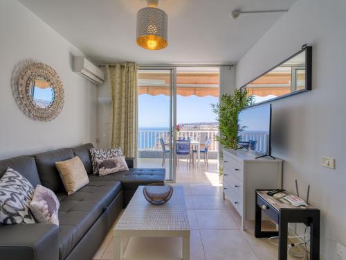  Incredible Sunsets - Playa Amadores beach view, Unterkunft in Amadores