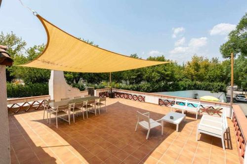 Newly renovated room w Pool & BikeParking in La Creueta