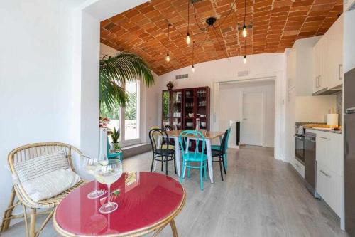 Newly renovated room w Pool & BikeParking in La Creueta