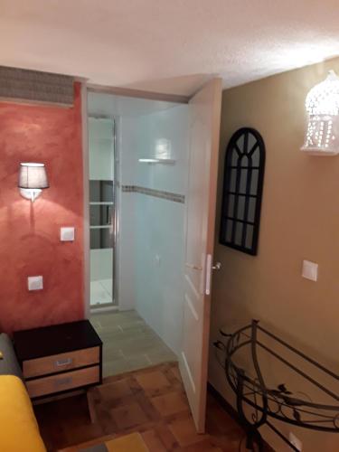 浴室, Gite les Cigales in 拉馬爾特爾