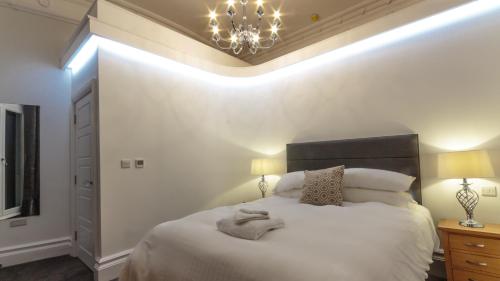 The Windsor Suite - image 2