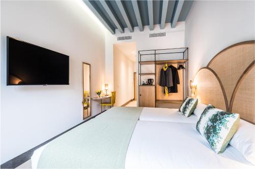 Superior Double or Twin Room with City View image 10