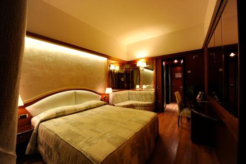 Hotel City Legnano - image 14