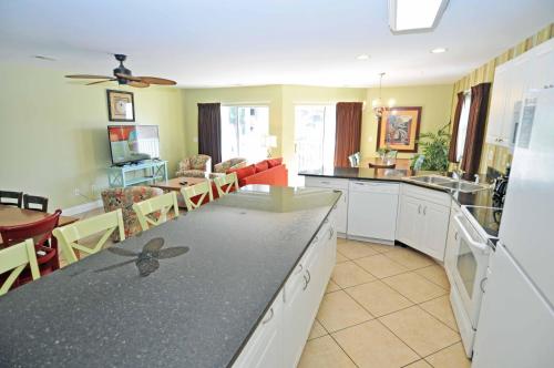 Amb 201 Incredible 8 Bedroom with 6 full bath. Pool Jacuzzi - image 11