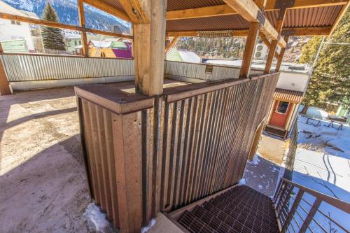 Lotus Mountain Suites - East Suite - image 7
