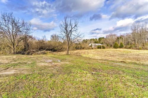 Oxford Home on Private Land Less Than 7 Mi to Dtwn! Oxford Home on Private Land Less Than 7 Mi to Dtwn!
