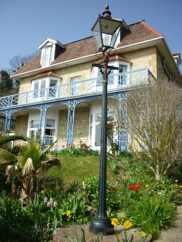 St Maur - image 3