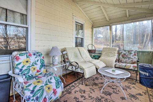 Charming Danbury Cottage with Lake Kenosia Access!