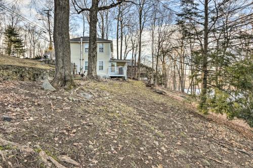 Charming Danbury Cottage with Lake Kenosia Access!