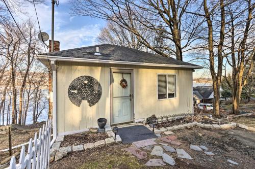 Charming Danbury Cottage with Lake Kenosia Access!