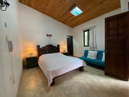 1 double bed, 1 twin bed