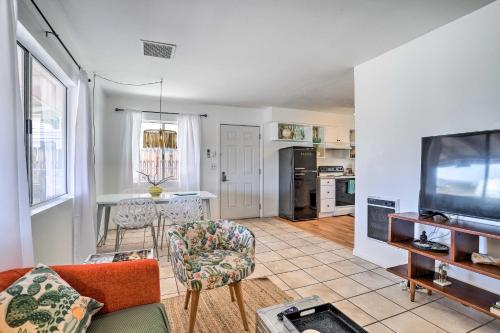 Cali Desert Oasis with Hot Tub and Mtn Views! in Twentynine Palms, USA