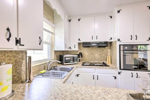 Less Than 1 Mi to Lake Weir Quiet Summerfield Getaway in Weirsdale