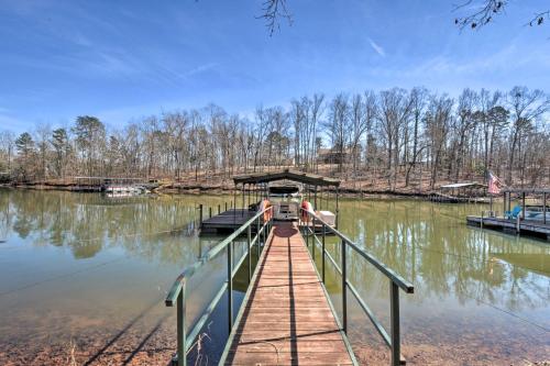 Lake Hartwell Retreat with Boat Dock and Kayaks! in Fair Play, USA
