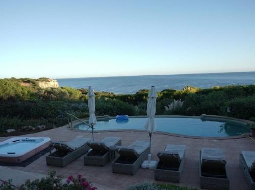 Beautiful exclusive villa with pool by the sea Atlantic, WiFi gîte à louer Vale da Canada