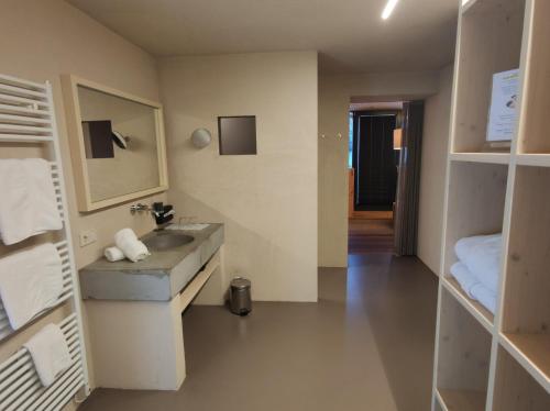 Standard Twin Room with Mountain View