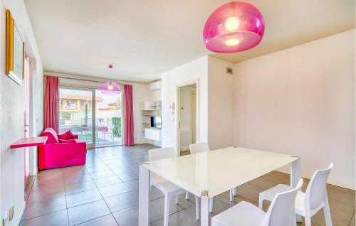Beautiful apartment in Puegnago sul Garda with 2 Bedrooms, WiFi and Outdoor swimming pool