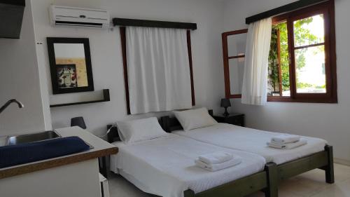 2 twin beds