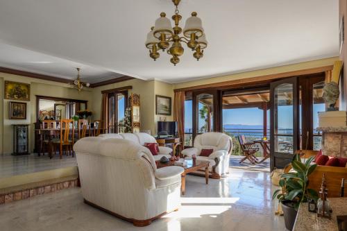  Vivian´s Residence Endless View in Svoronata