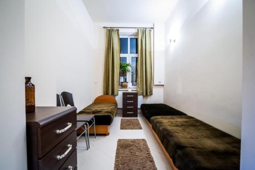 4 twin beds