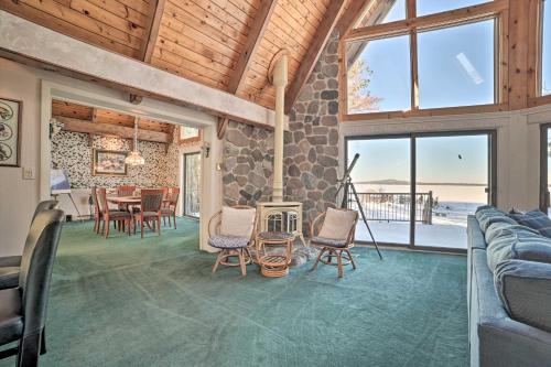 Dreamy Lake Skegemog Retreat Boat, Ski and Sip! in Williamsburg, USA