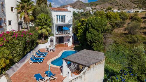 Villa Chimenea with pool and lovely garden 3