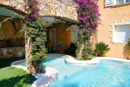 Villa by the sea - 7 bedrooms - private swimming pool gîte à louer La Garonnette-Plage